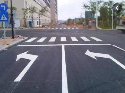 蘇州小區(qū)道路劃線找誰？選擇飛揚市政道路劃線單位