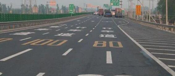 蘇州吳江停車場標(biāo)線施工中如何保證漆面的亮度和耐久性？