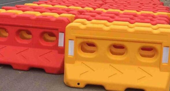 蘇州道路劃線分析：水馬應(yīng)該加多少水，水馬在裝水的要求標(biāo)準(zhǔn)?