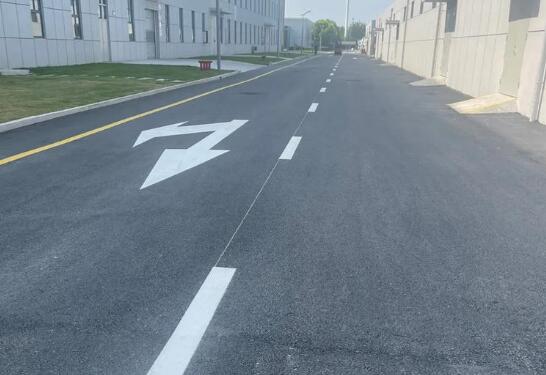 蘇州廠區(qū)劃線認準專業(yè)團隊，施工周期短，標線耐磨抗造